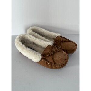 Womens Vineyard Vines Natural Faux Suede Shearling House Slipper